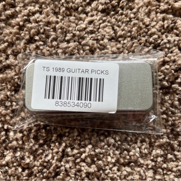 NEW Taylor Swift 1989 Guitar Pick Set - Picture 2 of 3